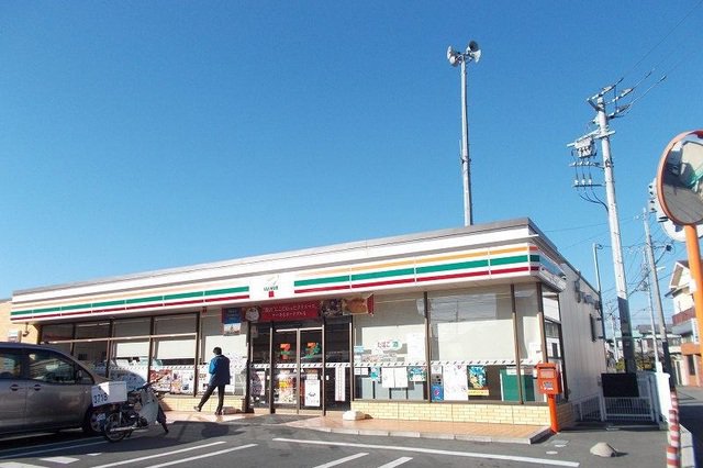 セブンイレブン三島大場駅前店まで1000m