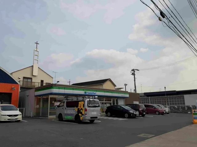 ファミリーマート 岡崎上地まで750m