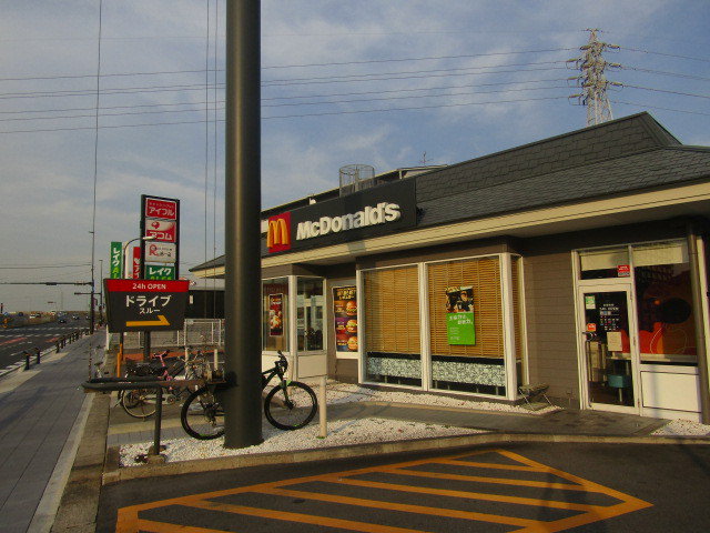 マクドナルドまで1200m