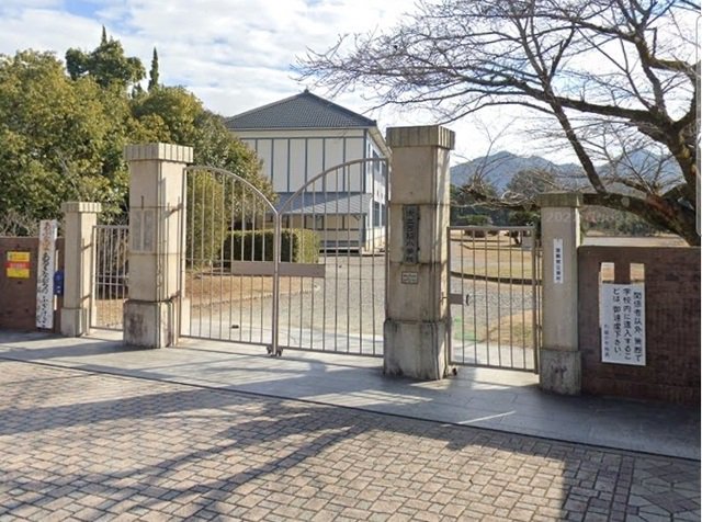 西脇小学校まで1400m