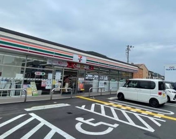 セブンイレブン西脇高田井町店まで700m