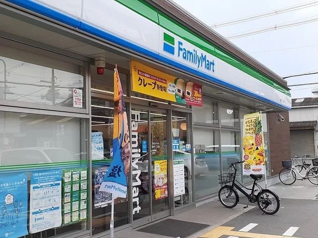 ファミリーマート様まで498m
