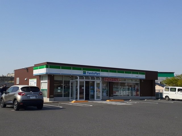 ファミリーマート岡山郡店まで900m