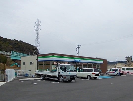 ファミリーマート日高萩原店様まで1600m
