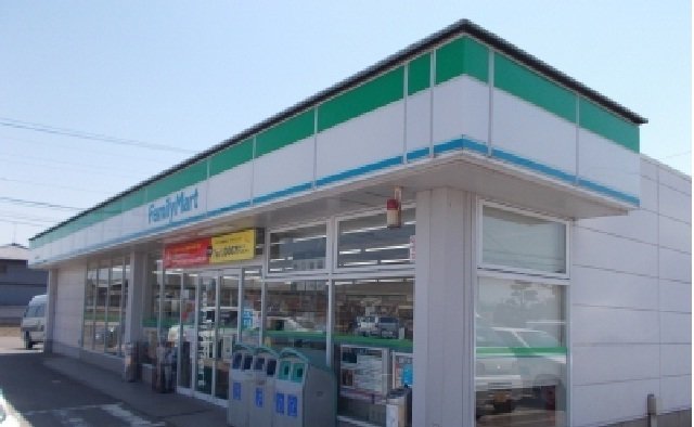ファミリーマート高田店さんまで500m