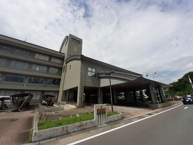 飯塚市穂波支所まで800m