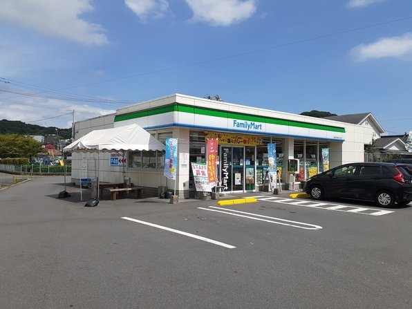 ファミリーマート中央４丁目店まで500m