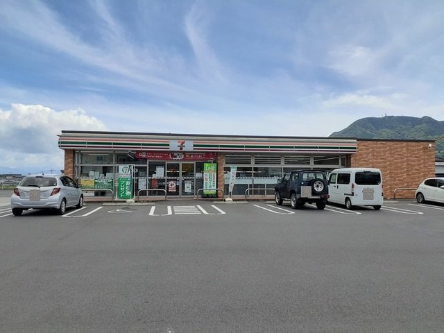 セブンイレブン運動公園前店まで1000m