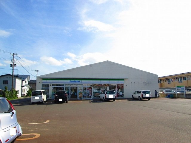 ファミリーマート高畠駅前店まで1200m