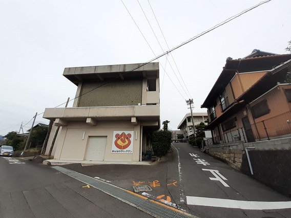 丸亀市立栗熊小学校まで1300m