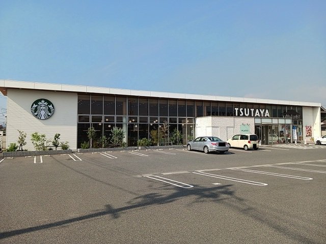 ツタヤ新涯店まで800m
