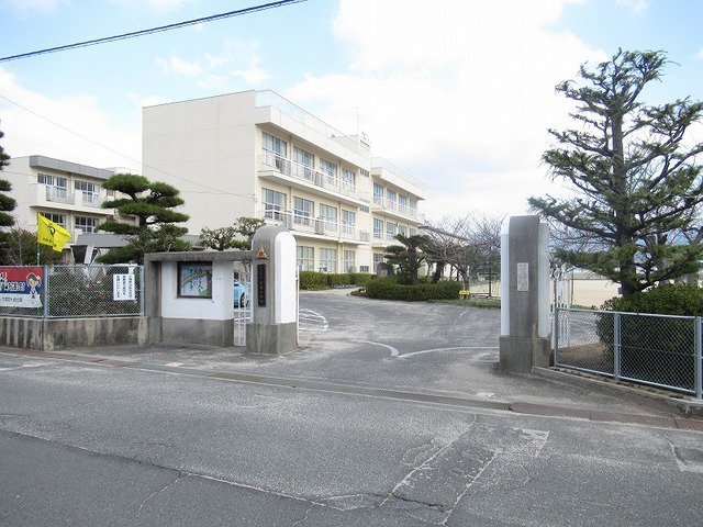 防府市立新田小学校まで1400m