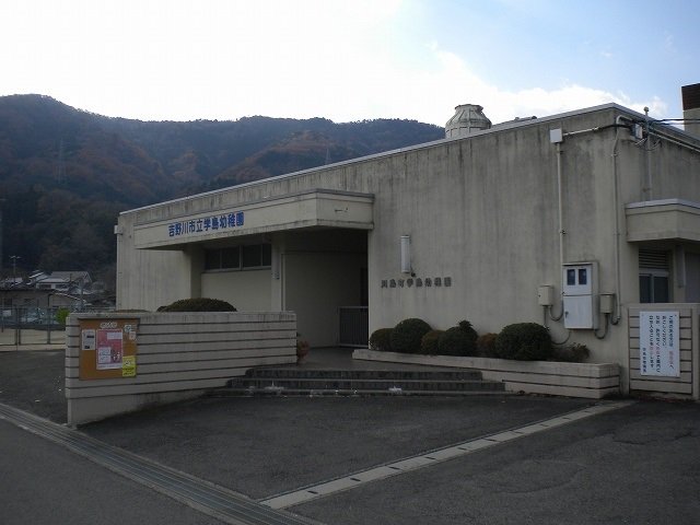 学島幼稚園まで1100m