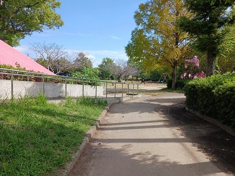 松茂中央公園まで2800m