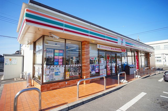 セブンイレブン大泉仙石２丁目店まで1500m