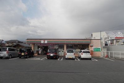 セブンイレブン三島谷田北店まで670m