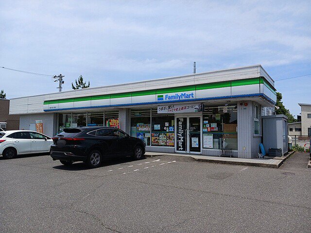 ファミリーマート福井北四ツ居店まで326m
