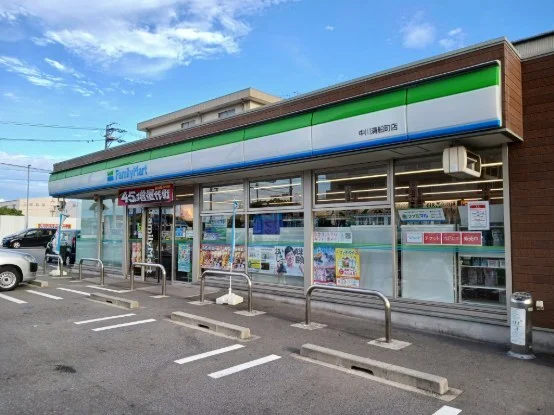 ファミリーマートまで450m
