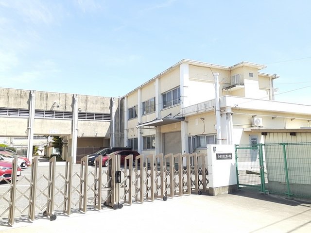 小牧市立　北里小学校まで900m