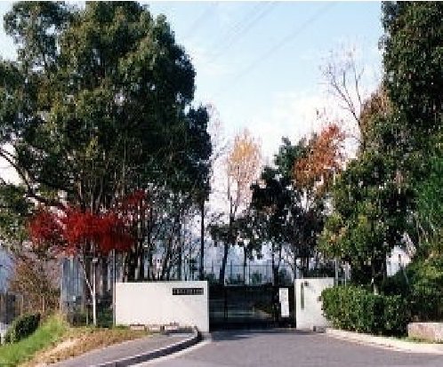 戸坂中学校まで2100m