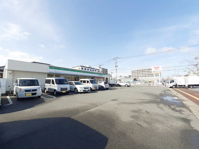 ファミリーマート松島１丁目店まで600m
