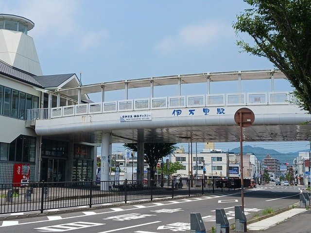 伊万里駅まで2400m