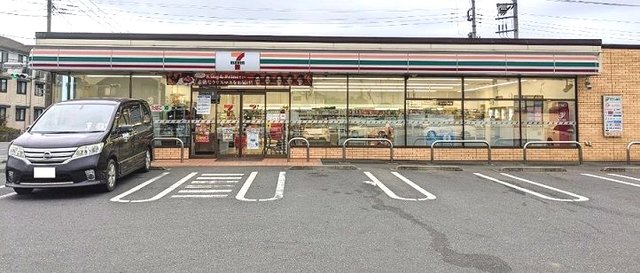 セブンイレブン木更津高柳南店まで500m