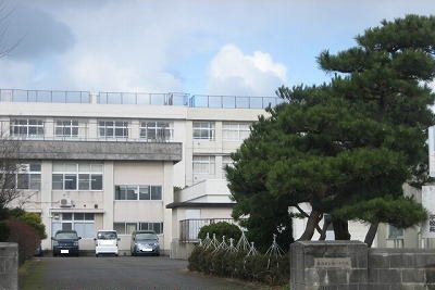 濁川中学校まで2300m
