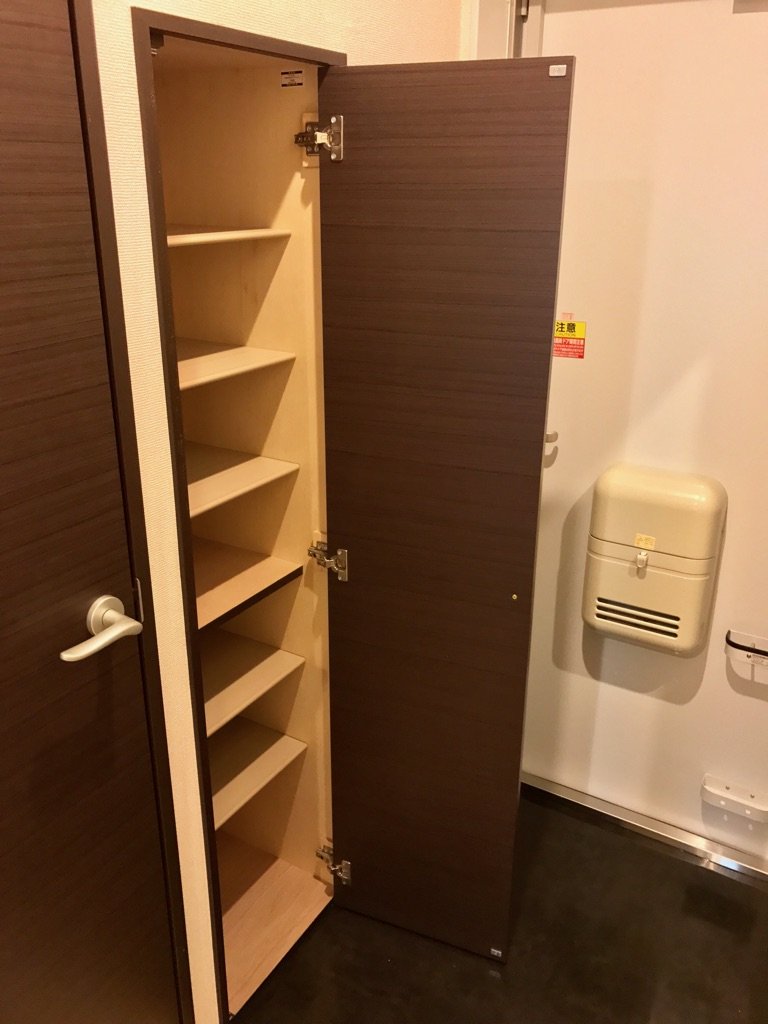 ヒールが高い靴でもらくらく収納できます。