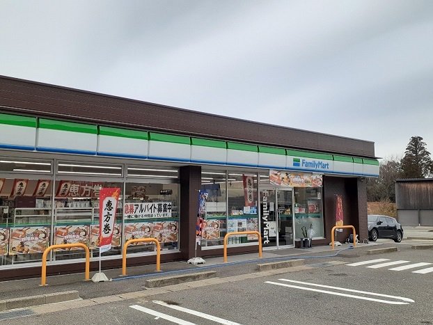 ファミリーマート加賀片山津店まで450m
