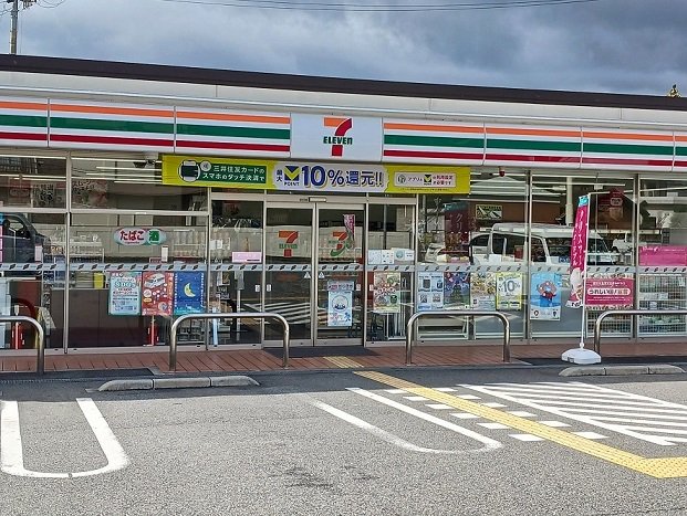 セブンイレブン小野市役所前店まで700m