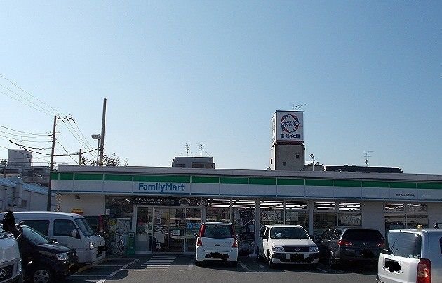 ファミリーマートまで495m
