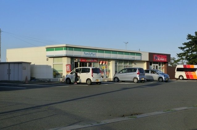 ファミリーマート 仙台空港前店まで1300m