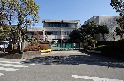 八万南小学校まで620m