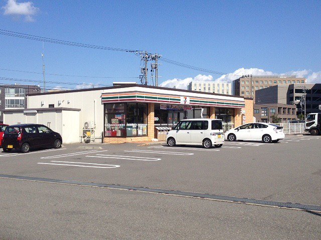セブンイレブン金沢鞍月４丁目店まで90m