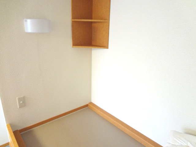 ベッド上にも電気があります。
