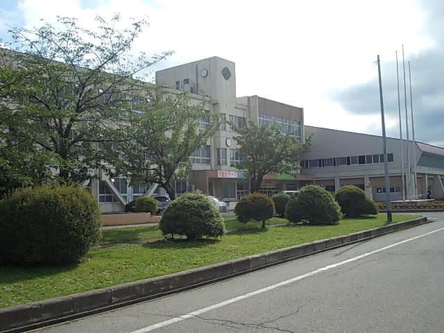 大曲小学校まで1400m