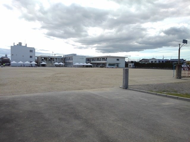 羽島市立中央小学校まで1900m