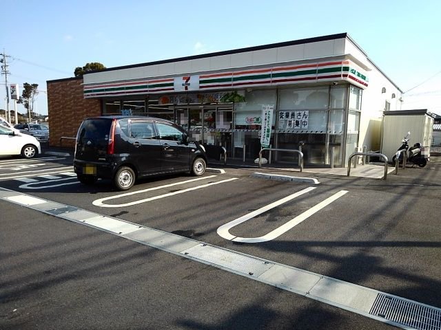 セブンイレブン四日市小生町店まで700m