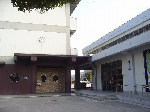大内小学校まで700m