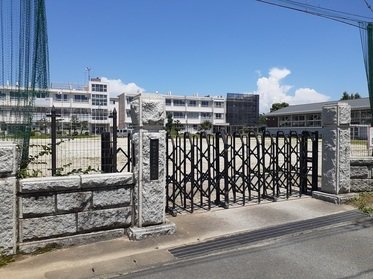 前橋市立元総社小学校まで2000m
