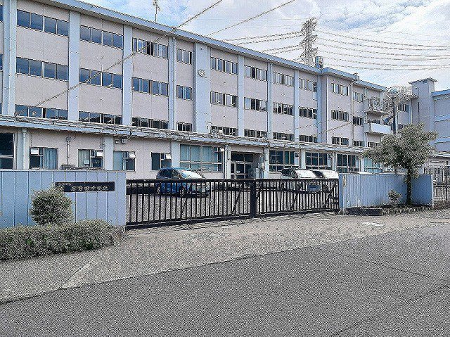 岐阜市立岩野田中学校まで50m
