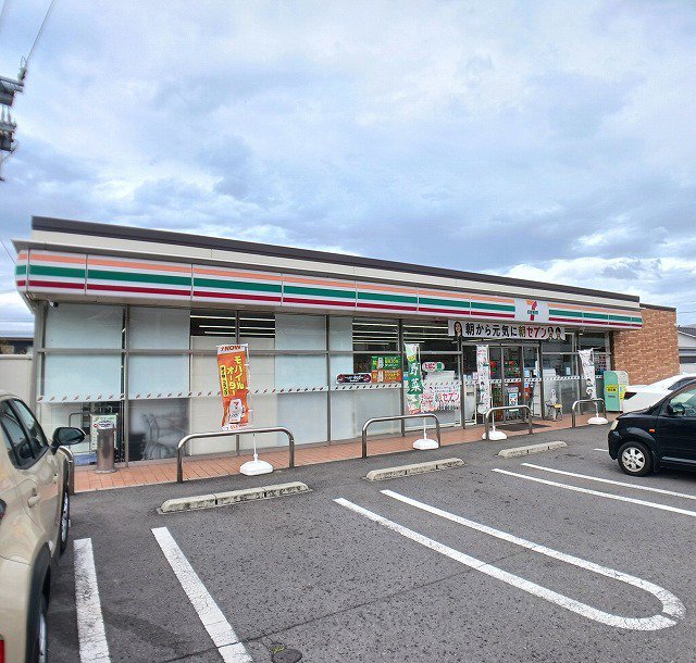 セブンイレブン　山津町１丁目店まで450m