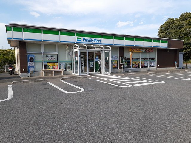 ファミリーマート房総のむら店まで870m