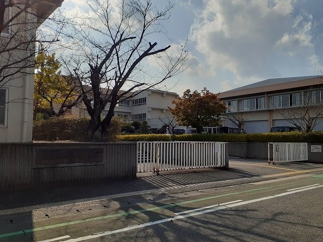 碧南中央小学校まで882m