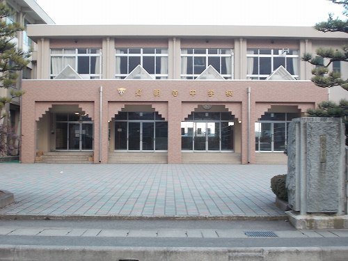 灯明寺中学校まで400m