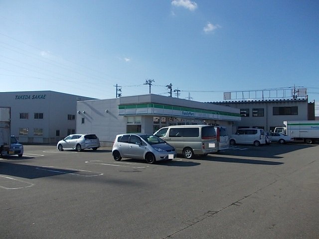 ファミリーマートまで500m