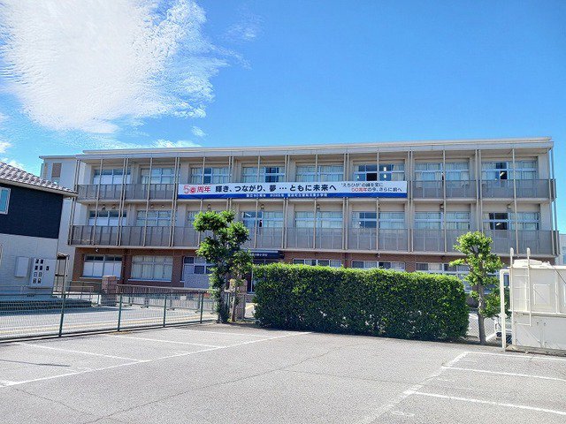 愛荘町立愛知川東小学校まで1960m