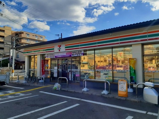 セブンイレブン 伏見棒鼻店まで300m