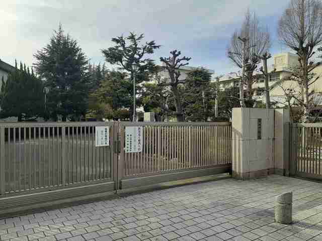 岡北中学校まで90m